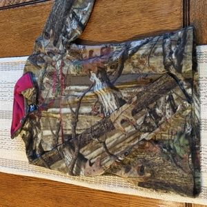 Mossy oak pull over sweater